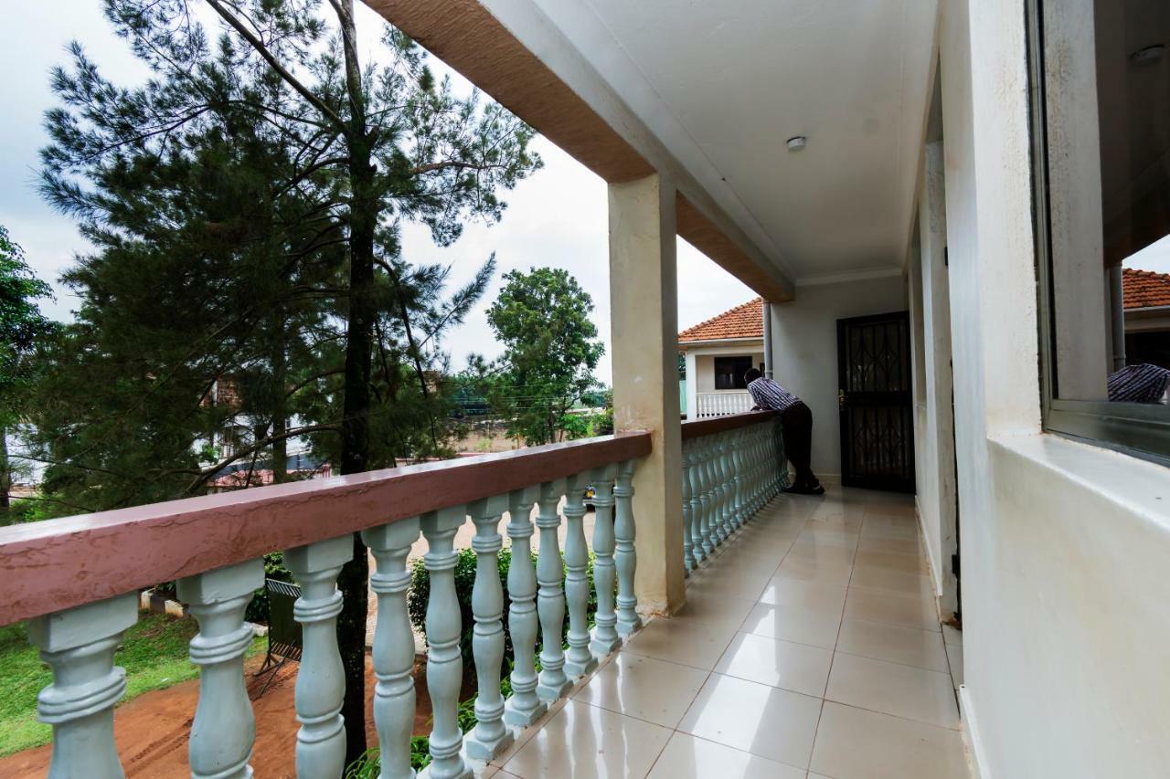 Royal Lake View Gardens Kampala Exterior photo